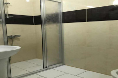 Otel odası banyo görünümü